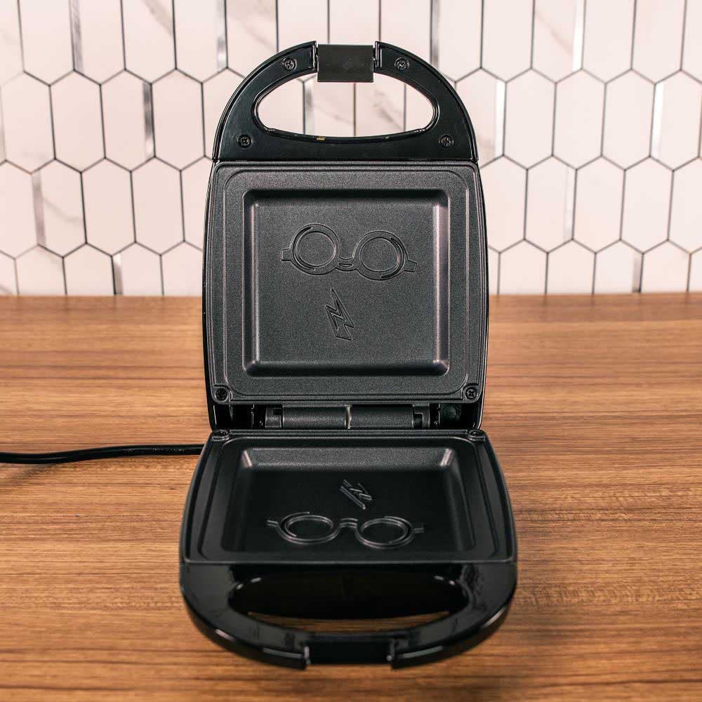 Uncanny Brands - Harry Potter Sandwich Maker & Waffle Maker