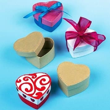 Baker Ross Heart-Shaped Boxes (Pack of 8)